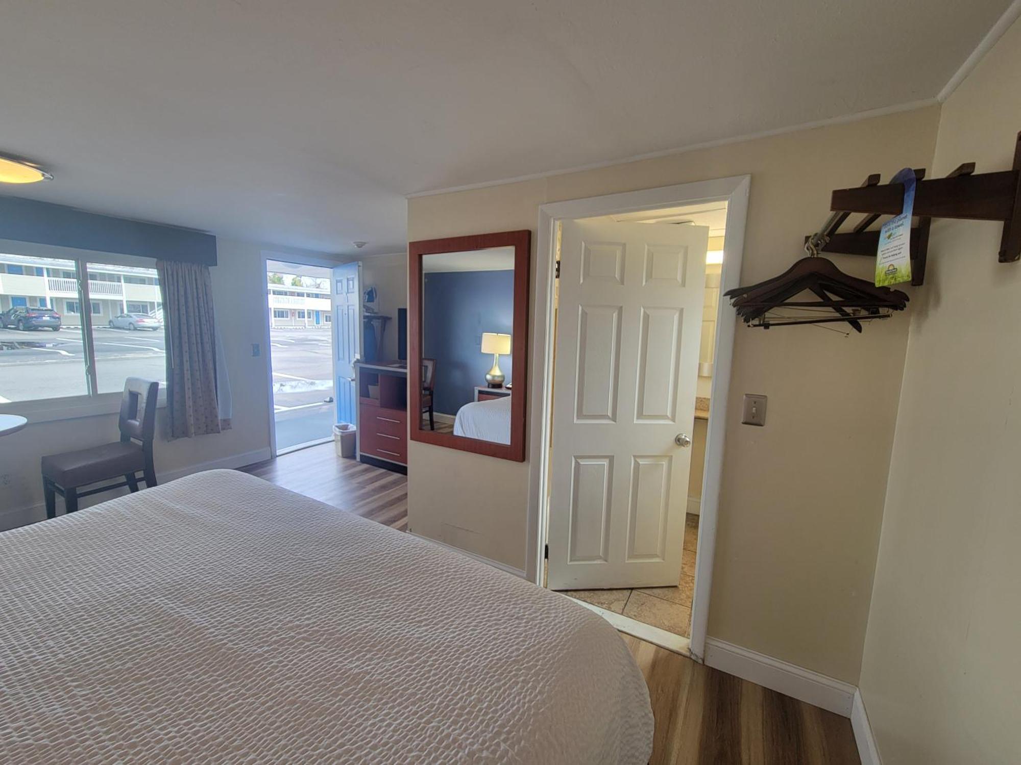 Days Inn By Wyndham - Cape Cod West Yarmouth Room photo